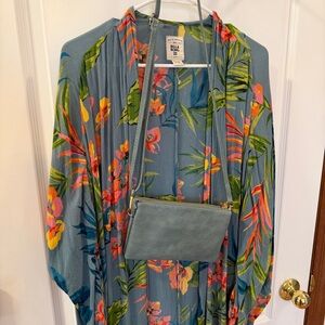 SET! Billabong M/L Floral Kimono/Cover Up + Light Green/Gold Purse